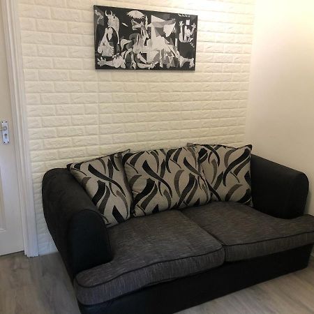 Double Room With Private Bathroom In A 2-Bedrooms House London Luaran gambar