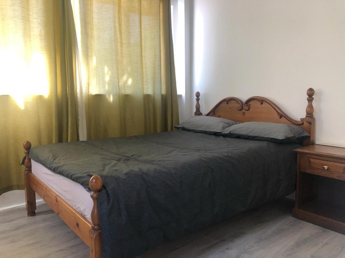 Double Room With Private Bathroom In A 2-Bedrooms House London Luaran gambar