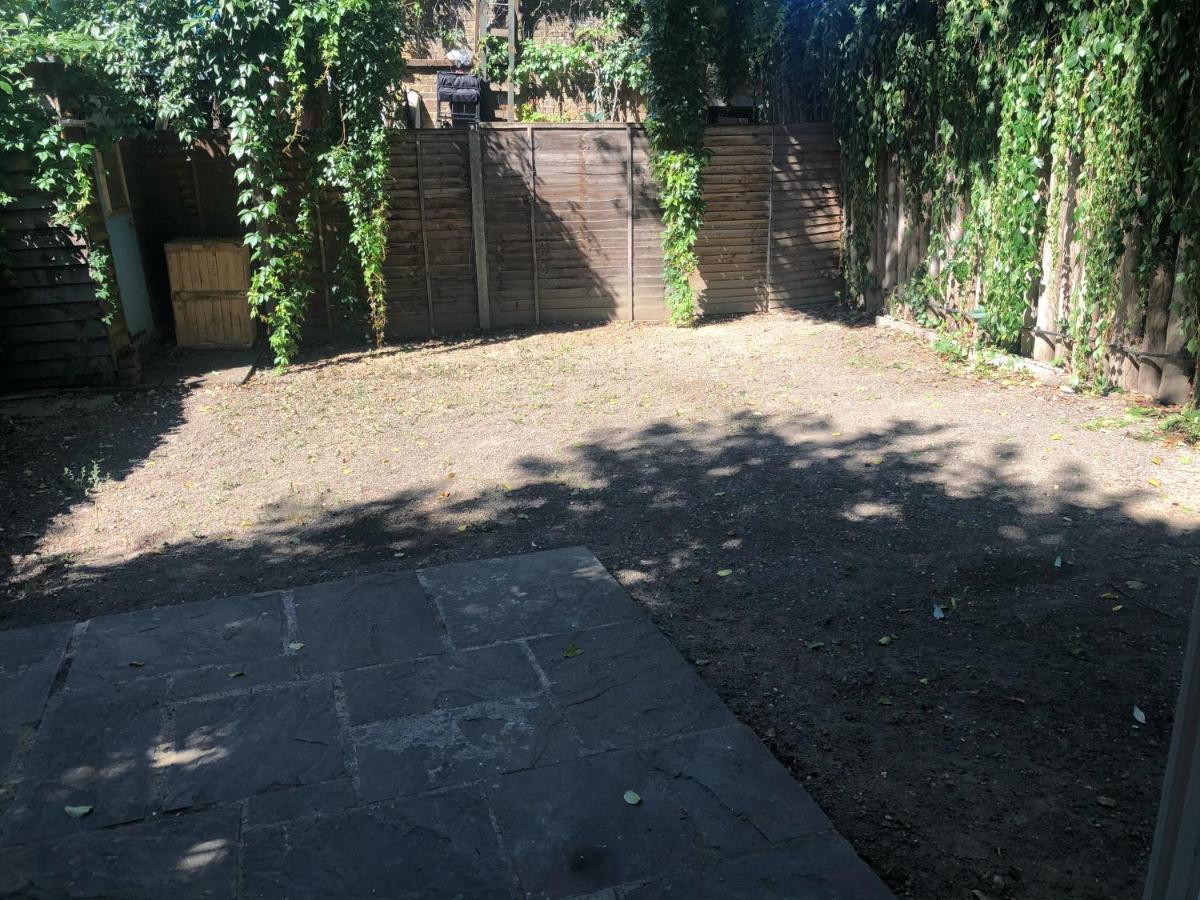 Double Room With Private Bathroom In A 2-Bedrooms House London Luaran gambar